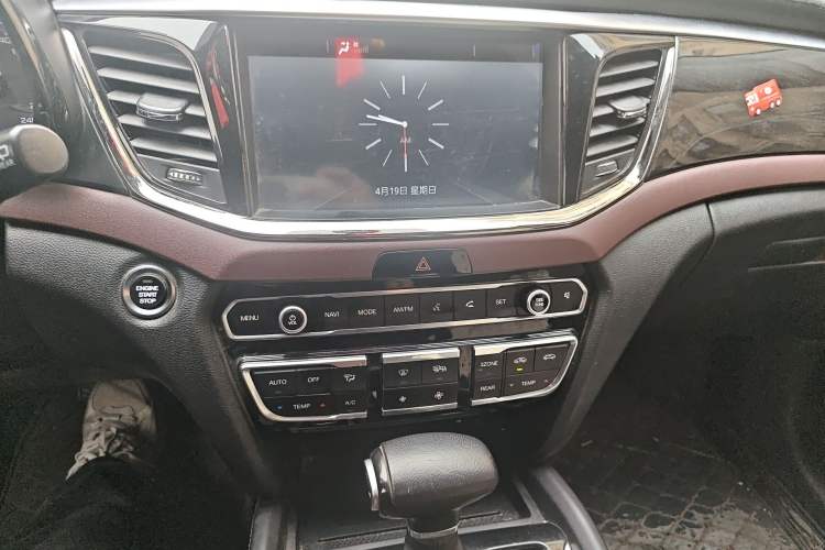 Used GAC Trumpchi GS8 2017 320T Two-Wheel Drive Luxury Smart Connectivity Version (7 Seats) Audio And AC Panel
