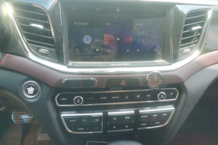 Used GAC Trumpchi GS8 2017 320T Two-Wheel Drive Luxury Smart Connectivity Version (7 Seats) Audio And AC Panel