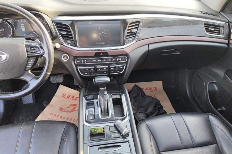 Used GAC Trumpchi GS8 2017 320T Two-Wheel Drive Luxury Smart Connectivity Version (7 Seats) Audio And AC Panel