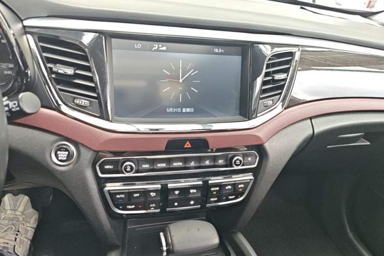 Used GAC Trumpchi GS8 2017 320T Two-Wheel Drive Luxury Smart Connectivity Version (7 Seats) Audio And AC Panel