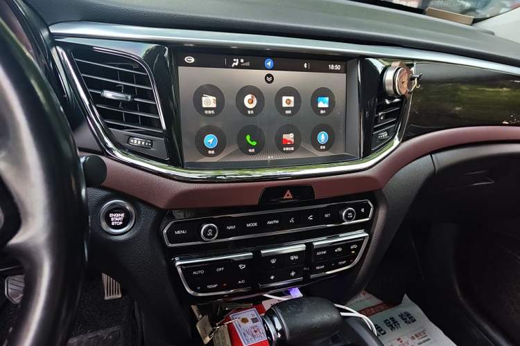 Used GAC Trumpchi GS8 2017 320T Two-Wheel Drive Luxury Smart Connectivity Version (7 Seats) Audio And AC Panel
