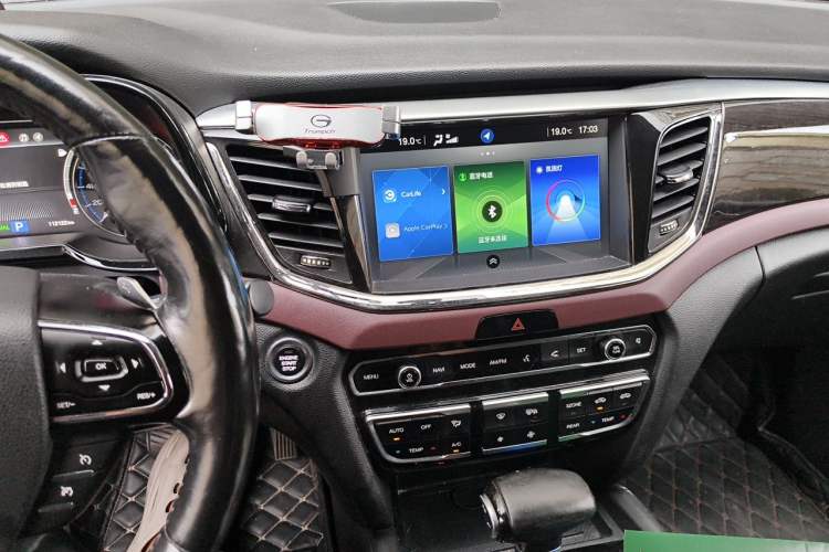 Used GAC Trumpchi GS8 2017 320T Two-Wheel Drive Luxury Smart Connectivity Version (7 Seats) Audio And AC Panel