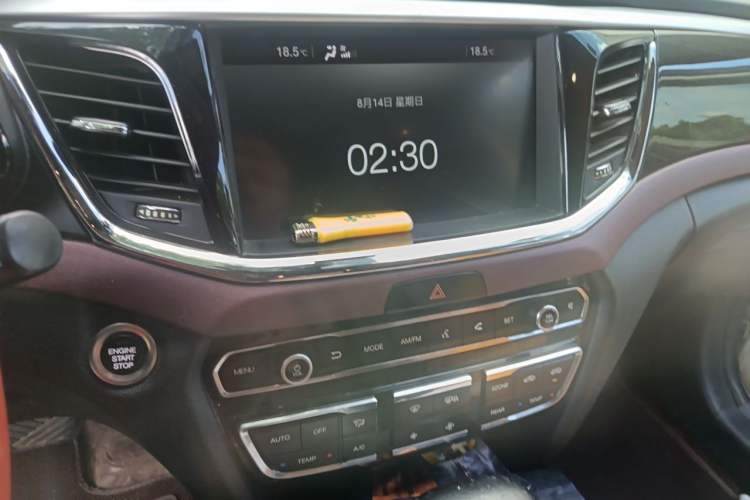 Used GAC Trumpchi GS8 2017 320T Two-Wheel Drive Luxury Edition (7 Seats) Audio And AC Panel
