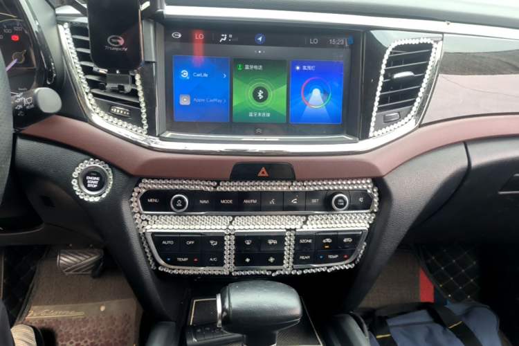 Used GAC Trumpchi GS8 2017 320T Two-Wheel Drive Luxury Smart Connectivity Version (7 Seats) Audio And AC Panel