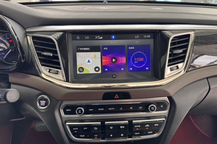 Used GAC Trumpchi GS8 2017 320T Two-Wheel Drive Luxury Smart Connectivity Version (7 Seats) Audio And AC Panel