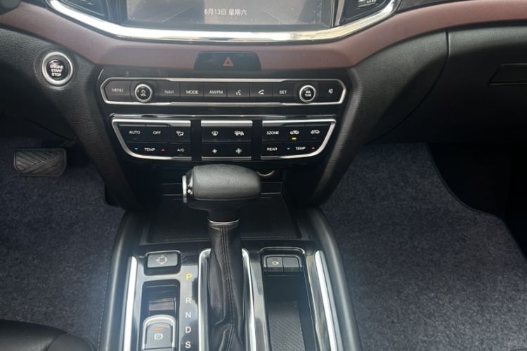 Used GAC Trumpchi GS8 2017 320T Two-Wheel Drive Luxury Smart Connectivity Version (7 Seats) Audio And AC Panel