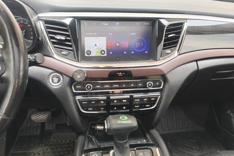 Used GAC Trumpchi GS8 2017 320T Two-Wheel Drive Luxury Smart Connectivity Version (7 Seats) Audio And AC Panel