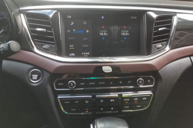 Used GAC Trumpchi GS8 2017 320T Two-Wheel Drive Luxury Smart Connectivity Version (7 Seats) Audio And AC Panel