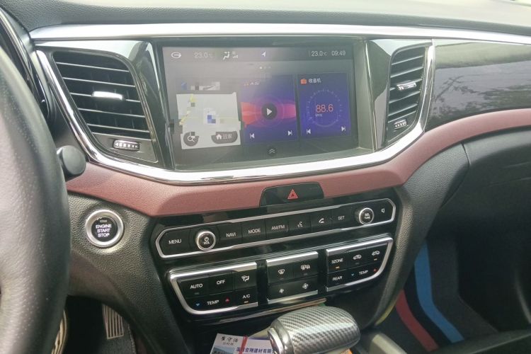 Used GAC Trumpchi GS8 2017 320T Two-Wheel Drive Luxury Smart Connectivity Version (7 Seats) Audio And AC Panel