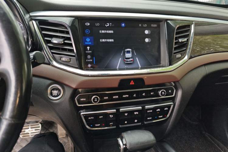 Used GAC Trumpchi GS8 2017 320T Four-Wheel Drive Supreme Edition (7-seater) Audio And AC Panel