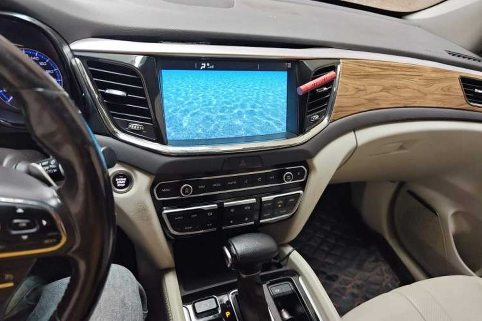 Used GAC Trumpchi GS8 2017 320T Two-Wheel Drive Luxury Smart Connectivity Version (7 Seats) Audio And AC Panel