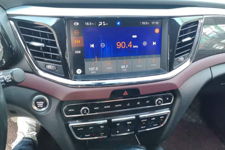 Used GAC Trumpchi GS8 2017 320T Four-Wheel Drive Luxury Smart Connectivity Version (7 Seats) Audio And AC Panel