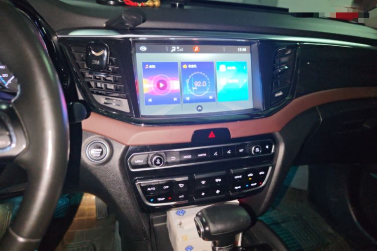 Used GAC Trumpchi GS8 2017 320T Two-Wheel Drive Luxury Edition (7 Seats) Audio And AC Panel