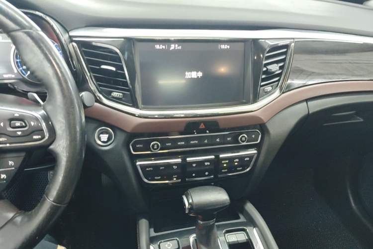 Used GAC Trumpchi GS8 2017 320T Two-Wheel Drive Luxury Smart Connectivity Version (7 Seats) Audio And AC Panel