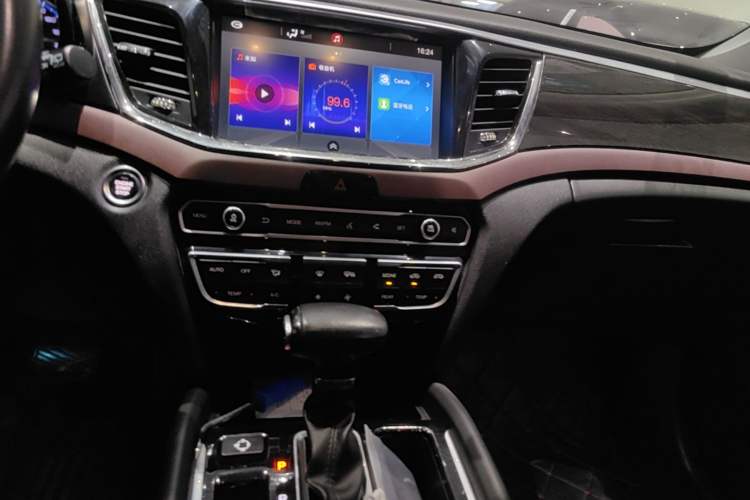 Used GAC Trumpchi GS8 2017 320T Two-Wheel Drive Luxury Edition (7 Seats) Audio And AC Panel