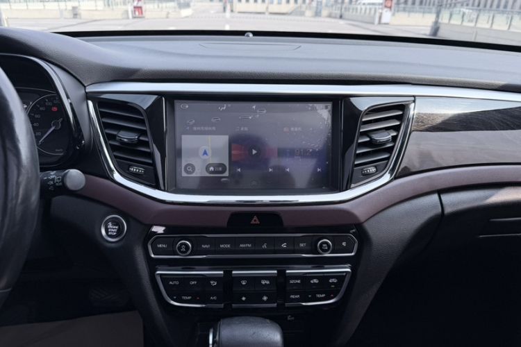 Used GAC Trumpchi GS8 2017 320T Two-Wheel Drive Luxury Smart Connectivity Version (7 Seats) Audio And AC Panel