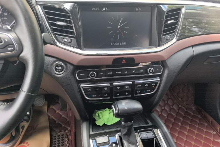 Used GAC Trumpchi GS8 2017 320T Two-Wheel Drive Luxury Smart Connectivity Version (7 Seats) Audio And AC Panel