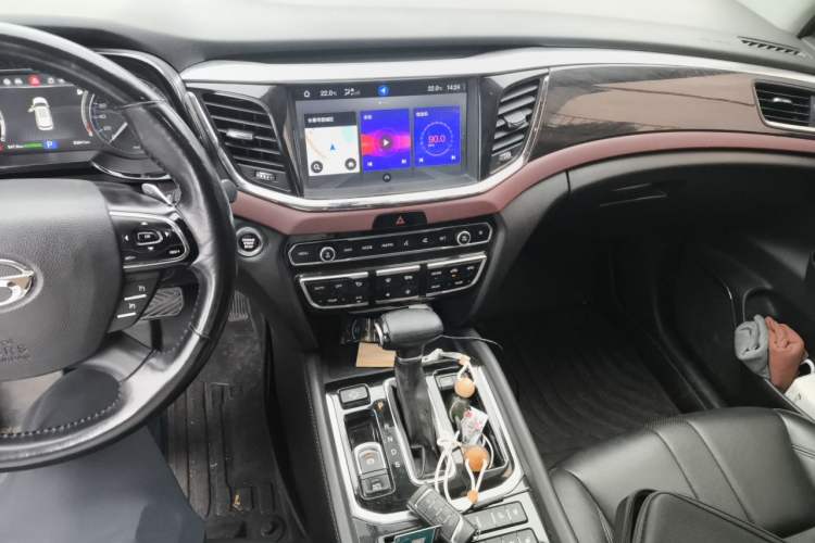 Used GAC Trumpchi GS8 2017 320T Two-Wheel Drive Luxury Smart Connectivity Version (7 Seats) Audio And AC Panel