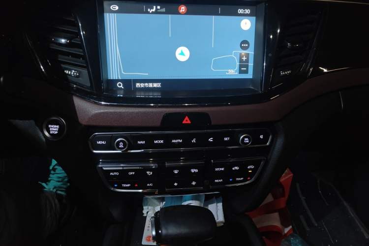 Used GAC Trumpchi GS8 2017 320T Two-Wheel Drive Luxury Smart Connectivity Version (7 Seats) Audio And AC Panel