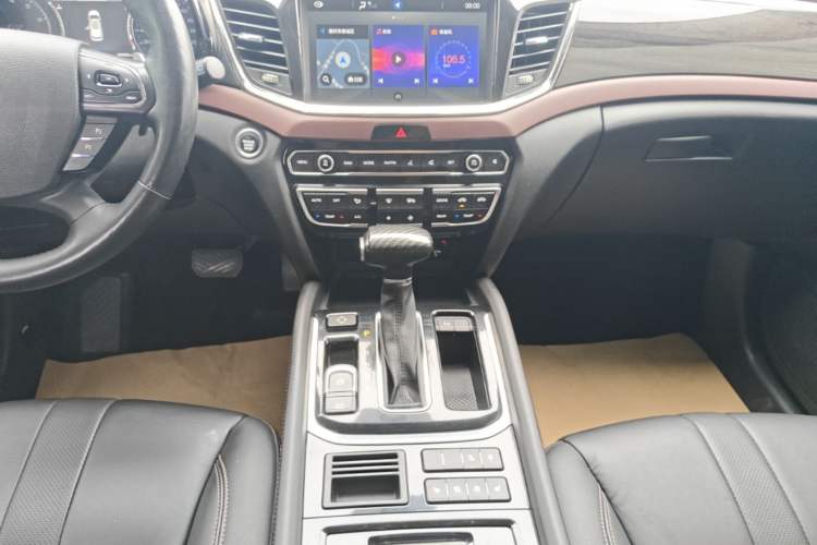 Used GAC Trumpchi GS8 2017 320T Two-Wheel Drive Luxury Smart Connectivity Version (7 Seats) Audio And AC Panel