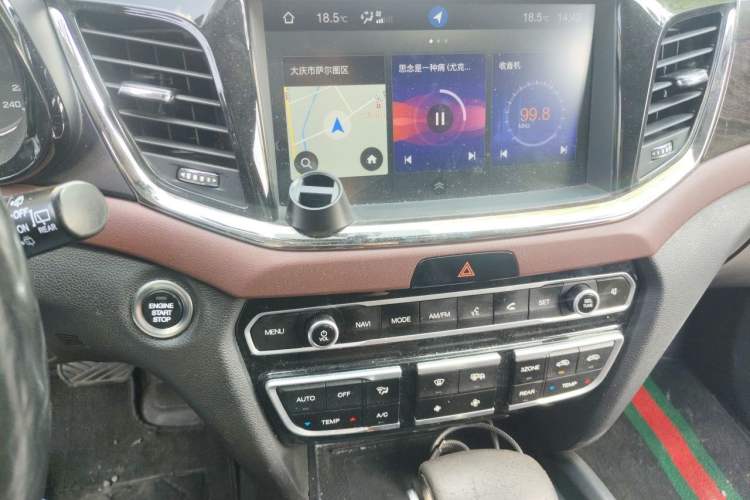 Used GAC Trumpchi GS8 2017 320T Two-Wheel Drive Luxury Smart Connectivity Version (7 Seats) Audio And AC Panel
