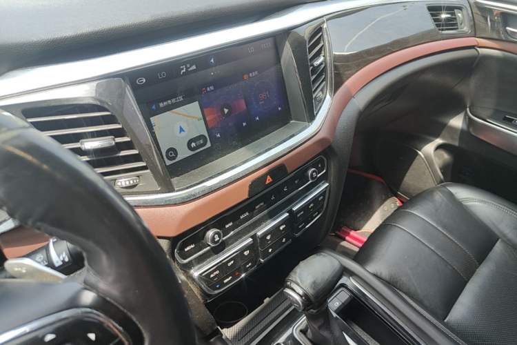 Used GAC Trumpchi GS8 2017 320T Two-Wheel Drive Luxury Smart Connectivity Version (7 Seats) Audio And AC Panel