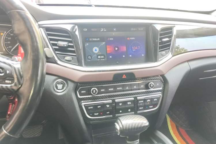 Used GAC Trumpchi GS8 2017 320T Two-Wheel Drive Luxury Smart Connectivity Version (7 Seats) Audio And AC Panel