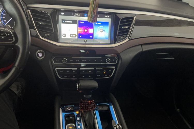 Used GAC Trumpchi GS8 2017 320T Two-Wheel Drive Luxury Smart Connectivity Version (7 Seats) Audio And AC Panel