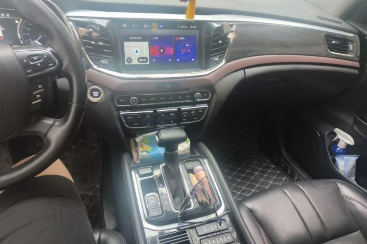 Used GAC Trumpchi GS8 2017 320T Two-Wheel Drive Luxury Smart Connectivity Version (7 Seats) Audio And AC Panel