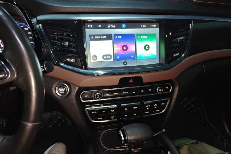 Used GAC Trumpchi GS8 2017 320T Four-Wheel Drive Luxury Smart Connectivity Version (7 Seats) Audio And AC Panel