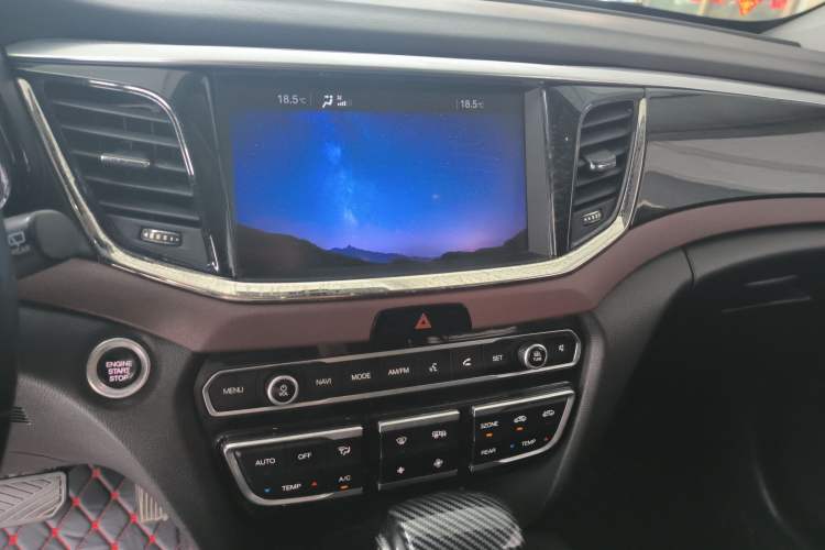 Used GAC Trumpchi GS8 2017 320T Two-Wheel Drive Luxury Smart Connectivity Version (7 Seats) Audio And AC Panel