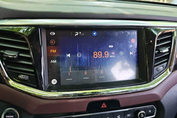 Used GAC Trumpchi GS8 2017 320T Two-Wheel Drive Luxury Smart Connectivity Version (7 Seats) Audio And AC Panel