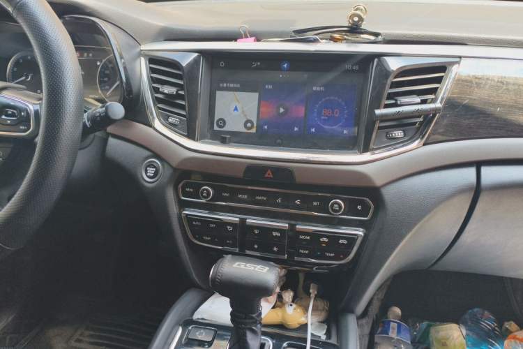 Used GAC Trumpchi GS8 2017 320T Two-Wheel Drive Luxury Smart Connectivity Version (7 Seats) Audio And AC Panel