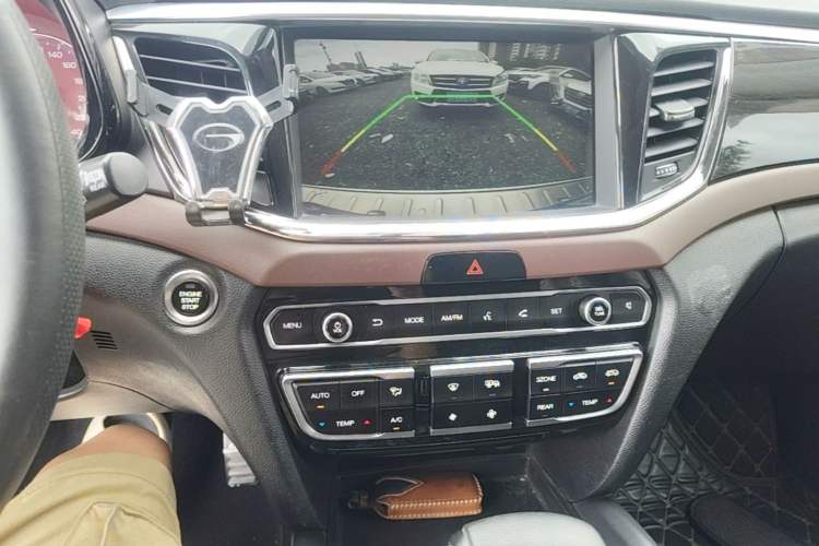 Used GAC Trumpchi GS8 2017 320T Two-Wheel Drive Luxury Edition (7 Seats) Audio And AC Panel