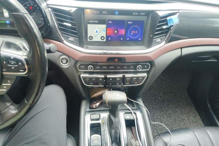 Used GAC Trumpchi GS8 2017 320T Four-Wheel Drive Luxury Smart Connectivity Version (7 Seats) Audio And AC Panel