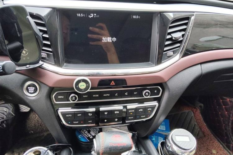 Used GAC Trumpchi GS8 2017 320T Two-Wheel Drive Luxury Smart Connectivity Version (7 Seats) Audio And AC Panel