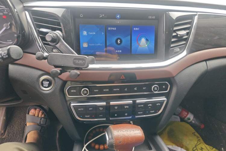 Used GAC Trumpchi GS8 2017 320T Two-Wheel Drive Luxury Smart Connectivity Version (7 Seats) Audio And AC Panel