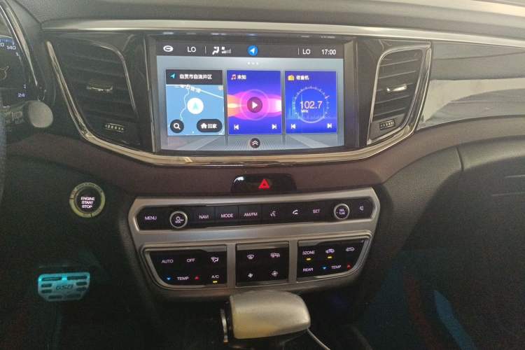 Used GAC Trumpchi GS8 2017 320T Two-Wheel Drive Luxury Smart Connectivity Version (7 Seats) Audio And AC Panel