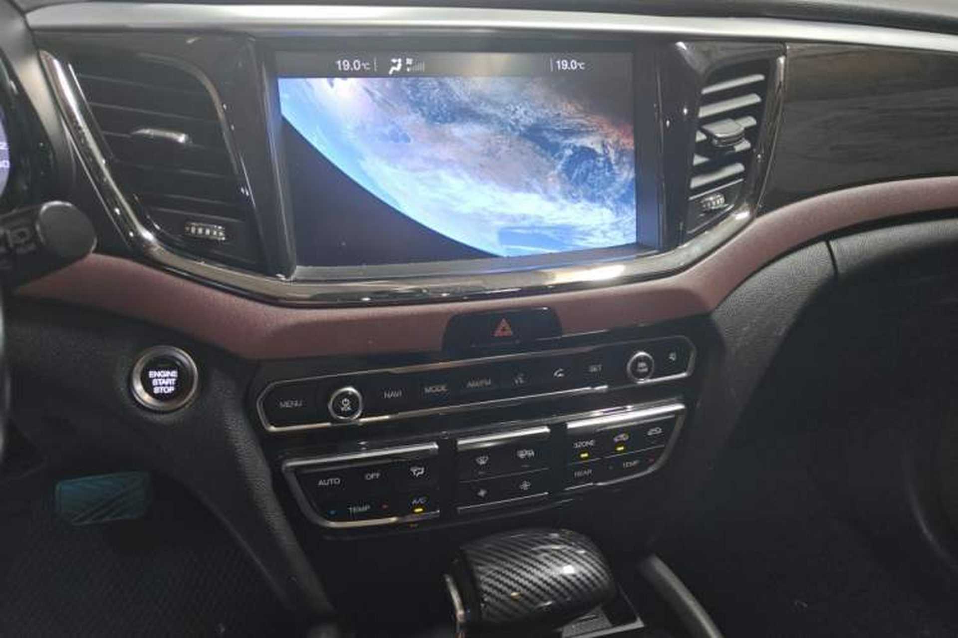 Used GAC Trumpchi GS8 2017 320T Four-Wheel Drive Luxury Smart Connectivity Version (7 Seats) Audio And AC Panel