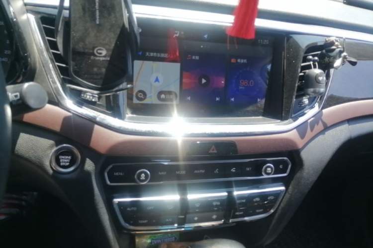 Used GAC Trumpchi GS8 2017 320T Two-Wheel Drive Luxury Smart Connectivity Version (7 Seats) Audio And AC Panel