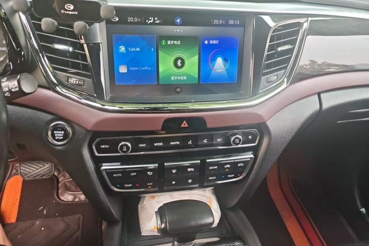 Used GAC Trumpchi GS8 2017 320T Two-Wheel Drive Luxury Smart Connectivity Version (7 Seats) Audio And AC Panel