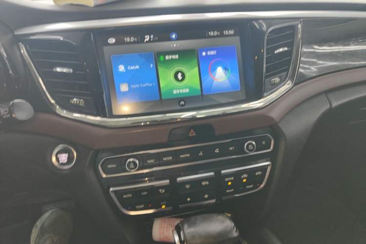 Used GAC Trumpchi GS8 2017 320T Two-Wheel Drive Luxury Smart Connectivity Version (7 Seats) Audio And AC Panel