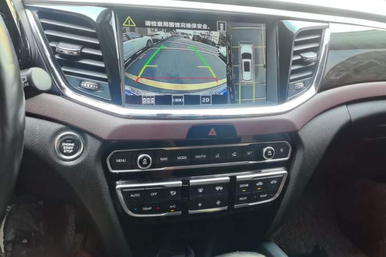 Used GAC Trumpchi GS8 2017 320T Two-Wheel Drive Luxury Smart Connectivity Version (7 Seats) Audio And AC Panel