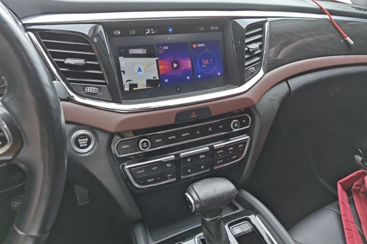 Used GAC Trumpchi GS8 2017 320T Two-Wheel Drive Luxury Smart Connectivity Version (7 Seats) Audio And AC Panel