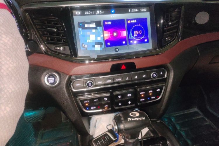 Used GAC Trumpchi GS8 2017 320T Two-Wheel Drive Luxury Smart Connectivity Version (7 Seats) Audio And AC Panel