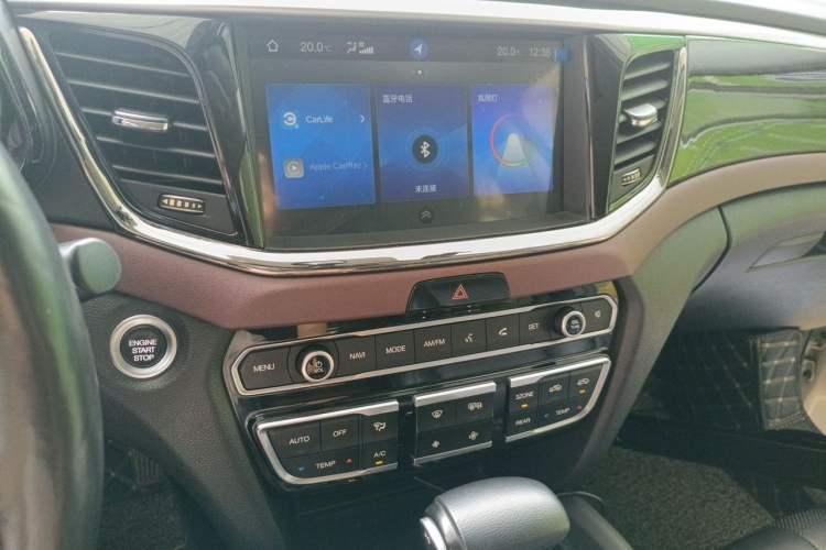 Used GAC Trumpchi GS8 2017 320T Two-Wheel Drive Luxury Smart Connectivity Version (7 Seats) Audio And AC Panel