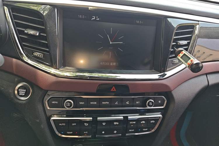 Used GAC Trumpchi GS8 2017 320T Two-Wheel Drive Luxury Smart Connectivity Version (7 Seats) Audio And AC Panel