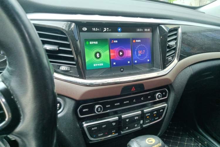 Used GAC Trumpchi GS8 2017 320T Two-Wheel Drive Luxury Smart Connectivity Version (7 Seats) Audio And AC Panel