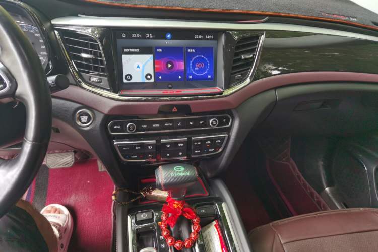 Used GAC Trumpchi GS8 2017 320T Two-Wheel Drive Luxury Smart Connectivity Version (7 Seats) Audio And AC Panel