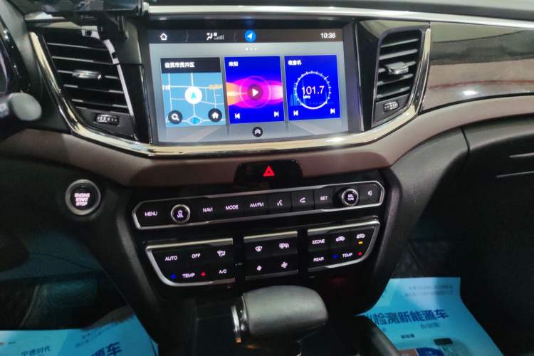 Used GAC Trumpchi GS8 2017 320T Two-Wheel Drive Luxury Smart Connectivity Version (7 Seats) Audio And AC Panel